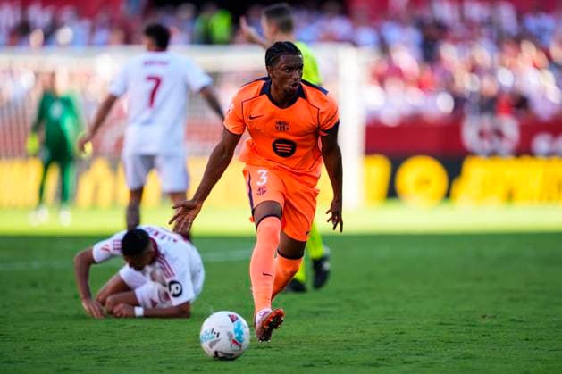 October 5, 2025, Sevilla, Sevilla, SPAIN: Alejandro Balde of FC Barcelona, Barca in action during the Spanish league, LaLiga EA Sports, football match played between Sevilla FC and FC Barcelona at Ramon Sanchez-Pizjuan stadium on October 5, 2025, in Sevilla, Spain. Sevilla SPAIN - ZUMAa181 20251005_zaa_a181_227 Copyright: xJoaquinxCorcherox