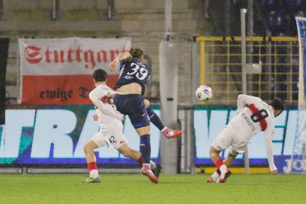 v li in duel s42, Florian Baehr TSG Hoffenheim II, 39 GER, TSG 1899 Hoffenheim II vs VfB Stuttgart II, Soccer, 3 Liga, Matchday 10, Season 2025 2026, 05 10 2025 DFL DFB REGULATIONS PROHIBIT ANY USE OF PHOTOGRAPHS as IMAGE SEQUENCES and or QUASI VIDEO GER,TSG 1899 Hoffenheim II vs VfB Stuttgart II, Football, 3 Liga, Matchday 10, Season 2025 2026, 05 10 2025 Hoffenheim Copyright: xEibner-Pressefoto JoergxHirschx EP_JHH