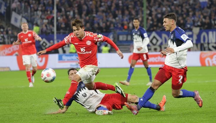 Kaishu Sano 1 FSV Mainz 05 , Nicolai Remberg HSV , William Mikelbrencis HSV Fussball, Herren, Saison 2025 2026,1 Liga, Volksparkstadion, Hamburger SV vs 1 FSV Mainz 05, 4 0 DFL REGULATIONS PROHIBIT ANY USE OF PHOTOGRAPHS AS IMAGE SEQUENCES AND OR QUASI VIDEO