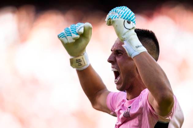 October 5, 2025, Sevilla, Sevilla, SPAIN: Odysseas Vlachodimos of Sevilla FC gestures during the Spanish league, LaLiga EA Sports, football match played between Sevilla FC and FC Barcelona, Barca at Ramon Sanchez-Pizjuan stadium on October 5, 2025, in Sevilla, Spain. Sevilla SPAIN - ZUMAa181 20251005_zaa_a181_235 Copyright: xJoaquinxCorcherox
