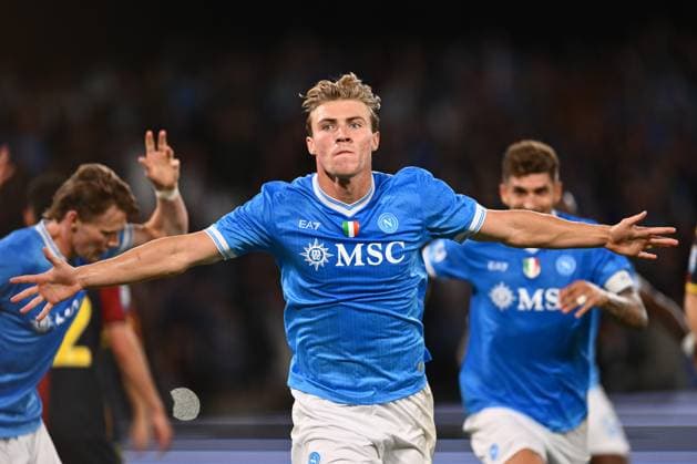 Rasmus Hojlund of S.S.C. Napoli celebrates after scoring the goal of 2-1 during the 6th day of the Serie A Championship between S.S.C. Napoli and Genoa C.F.C. at the Diego Armando Maradona Stadium on October 5, 2025 in Naples, Italy.  Copyright: xDomenicoxCippitelli IPAxSportx xipa-agency.netx xx IPA_66197891 IPA_Agency_IPA66197891