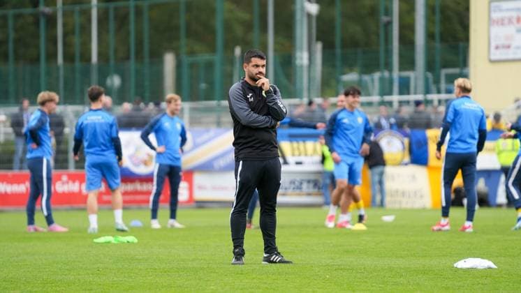 Soccer, Men, Season 2025 2026, Regionalliga Nordost, Matchday 11, FSV 63 Luckenwalde vs FC Carl Zeiss Jena, Saturday 05 10 2025, Werner Seelenbinder Stadion Luckenwalde, In the picture Lukas Müller Co Coach Luckenwalde Brandenburg Germany