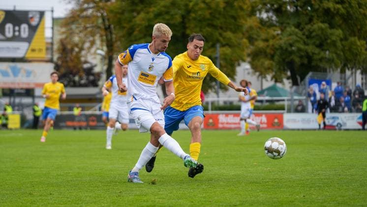 Soccer, Men, Season 2025 2026, Regionalliga Nordost, Matchday 11, FSV 63 Luckenwalde vs FC Carl Zeiss Jena, Saturday 05 10 2025, Werner Seelenbinder Stadion Luckenwalde, In the picture Sören Reddemann l Jena and Simon Gollnack r Luckenwalde Brandenburg Germany