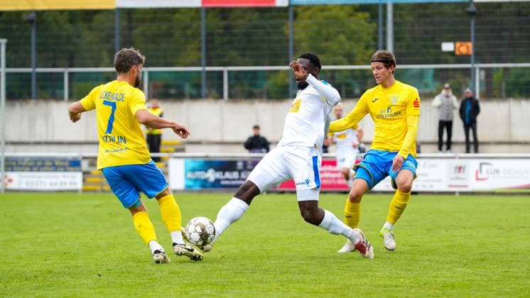 Soccer, Men, Season 2025 2026, Regionalliga Nordost, Matchday 11, FSV 63 Luckenwalde vs FC Carl Zeiss Jena, Saturday 05 10 2025, Werner Seelenbinder Stadion Luckenwalde, In the picture from l Clemens Koplin Luckenwalde , Malik Talabidi Jena and Phillip König Luckenwalde Brandenburg Germany