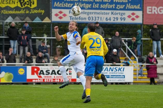 Soccer, Men, Season 2025 2026, Regionalliga Nordost, Matchday 11, FSV 63 Luckenwalde vs FC Carl Zeiss Jena, Saturday 05 10 2025, Werner Seelenbinder Stadion Luckenwalde, In the picture Nils Butzen l Jena and Simon Gollnack r Luckenwalde Brandenburg Germany