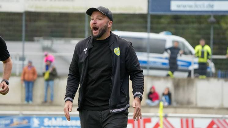 Soccer, Men, Season 2025 2026, Regionalliga Nordost, Matchday 11, FSV 63 Luckenwalde vs FC Carl Zeiss Jena, Saturday 05 10 2025, Werner Seelenbinder Stadion Luckenwalde, In the picture Michael Braune coach Luckenwalde emotionally active on the sideline Brandenburg Germany