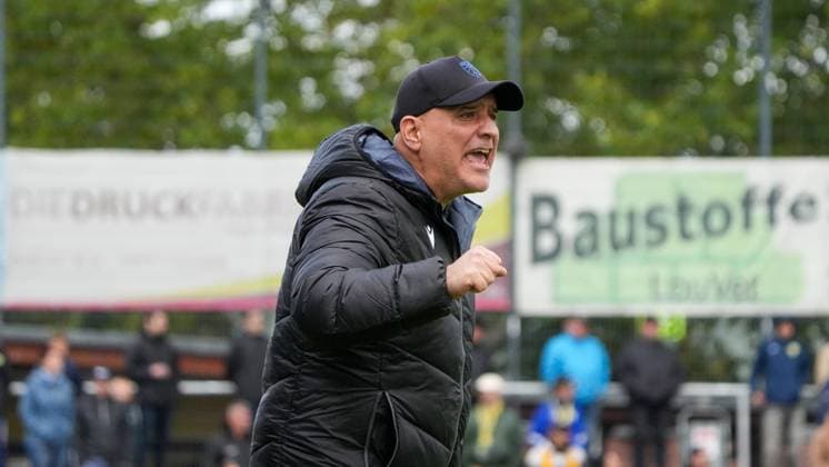 Soccer, Men, Season 2025 2026, Regionalliga Nordost, Matchday 11, FSV 63 Luckenwalde vs FC Carl Zeiss Jena, Saturday 05 10 2025, Werner Seelenbinder Stadion Luckenwalde, In the picture Volcan Uluc coach Jena emotionally active on the sideline Brandenburg Germany