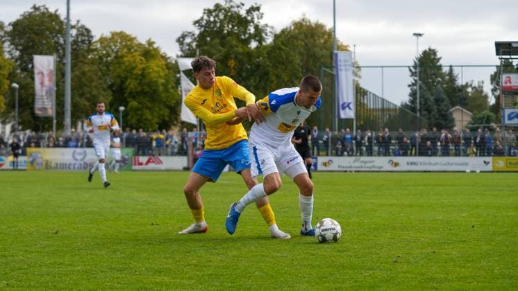 Soccer, Men, Season 2025 2026, Regionalliga Nordost, Matchday 11, FSV 63 Luckenwalde vs FC Carl Zeiss Jena, Saturday 05 10 2025, Werner Seelenbinder Stadion Luckenwalde, In the picture Tim Maciejewski l Luckenwalde and Moritz Fritz r Jena Brandenburg Germany