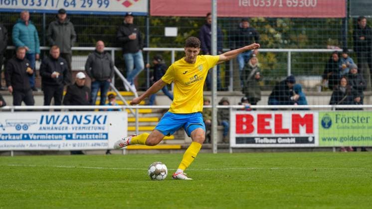 Soccer, Men, Season 2025 2026, Regionalliga Nordost, Matchday 11, FSV 63 Luckenwalde vs FC Carl Zeiss Jena, Saturday 05 10 2025, Werner Seelenbinder Stadion Luckenwalde, In the picture Quentin Seidel Luckenwalde Brandenburg Germany