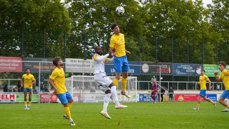 Soccer, Men, Season 2025 2026, Regionalliga Nordost, Matchday 11, FSV 63 Luckenwalde vs FC Carl Zeiss Jena, Saturday 05 10 2025, Werner Seelenbinder Stadion Luckenwalde, In the picture from l Clemens Koplin FSV , Manasse Eshele Jena and Quentin Seidel Luckenwalde Brandenburg Germany