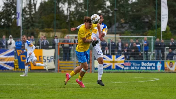 Soccer, Men, Season 2025 2026, Regionalliga Nordost, Matchday 11, FSV 63 Luckenwalde vs FC Carl Zeiss Jena, Saturday 05 10 2025, Werner Seelenbinder Stadion Luckenwalde, In the picture Tim Schleinitz l Luckenwalde and Justin Schau r Jena Brandenburg Germany