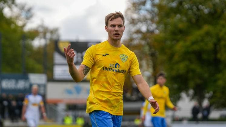 Soccer, Men, Season 2025 2026, Regionalliga Nordost, Matchday 11, FSV 63 Luckenwalde vs FC Carl Zeiss Jena, Saturday 05 10 2025, Werner Seelenbinder Stadion Luckenwalde, In the picture Fabio Schneider Luckenwalde Brandenburg Germany