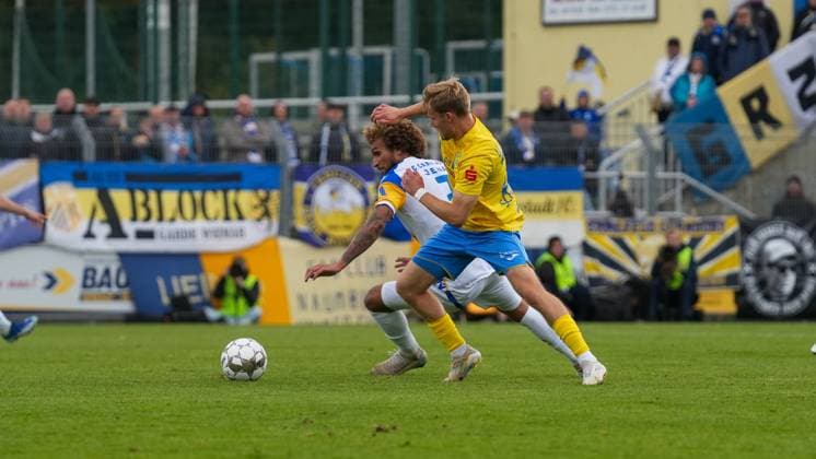 Soccer, Men, Season 2025 2026, Regionalliga Nordost, Matchday 11, FSV 63 Luckenwalde vs FC Carl Zeiss Jena, Saturday 05 10 2025, Werner Seelenbinder Stadion Luckenwalde, In the picture Kevin Lenkfort l Jena and Fabio Schneider r Luckenwalde Brandenburg Germany
