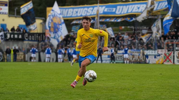Soccer, Men, Season 2025 2026, Regionalliga Nordost, Matchday 11, FSV 63 Luckenwalde vs FC Carl Zeiss Jena, Saturday 05 10 2025, Werner Seelenbinder Stadion Luckenwalde, In the picture Len Neumann Luckenwalde Brandenburg Germany