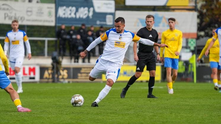 Soccer, Men, Season 2025 2026, Regionalliga Nordost, Matchday 11, FSV 63 Luckenwalde vs FC Carl Zeiss Jena, Saturday 05 10 2025, Werner Seelenbinder Stadion Luckenwalde, In the picture Justin Schau Jena Brandenburg Germany