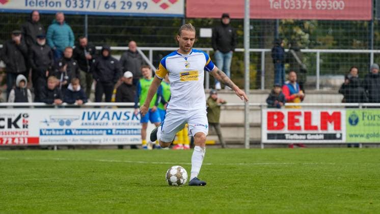 Soccer, Men, Season 2025 2026, Regionalliga Nordost, Matchday 11, FSV 63 Luckenwalde vs FC Carl Zeiss Jena, Saturday 05 10 2025, Werner Seelenbinder Stadion Luckenwalde, In the picture Nils Butzen Jena Brandenburg Germany