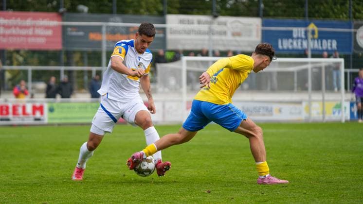 Soccer, Men, Season 2025 2026, Regionalliga Nordost, Matchday 11, FSV 63 Luckenwalde vs FC Carl Zeiss Jena, Saturday 05 10 2025, Werner Seelenbinder Stadion Luckenwalde, In the picture Timon Burmeister l Jena and Len Neumann r Luckenwalde Brandenburg Germany