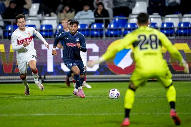 from left Michael Glück VfB II, 35 , Nader Jindaoui El Jindaoui, TSG II, 30 , Dominik Draband Goalkeeper, VfB II, 28 , Action, Action, Game scene, 05 10 2025, Sinsheim Germany , Soccer, 3 Liga, TSG 1899 Hoffenheim II VfB Stuttgart II, DFB DFL REGULATIONS PROHIBIT ANY USE OF PHOTOGRAPHS AS IMAGE SEQUENCES AND OR QUASI VIDEO xozx