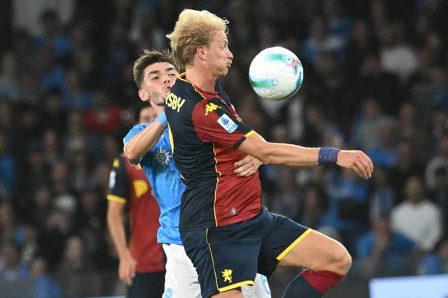 Morten Thorsby of Genoa CFC competes for the ball with Billy Gilmour of SSC Napoli during the Serie A Enelive between SSC Napoli vs Genoa CFC at Diego Armando Maradona Stadium  Copyright: xDaniloxGemito IPAxSportx xipa-agency.netx xx IPA_66200643 IPA_Agency_IPA66200643