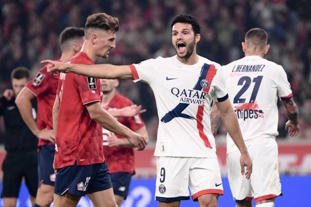 Lille OSC v Paris Saint-Germain - Ligue 1 McDonald s 2025 2026 09 Goncalo MATIAS RAMOS (psg) - 12 Thomas MEUNIER (losc) during the Ligue 1 McDonald s match between Lille and Paris Saint-Germain at Stade Pierre Mauroy on October 5, 2025 in Lille, France. Lille France  Copyright: xFEPx 776348150