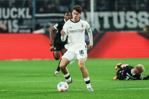 Sports, Football, Bundesliga Season 2025 2026 6 Matchday Borussia Mönchengladbach SC Freiburg 05 10 2025, BORUSSIA PARK Philipp Sander Borussia Mönchengladbach, 16 Mönchengladbach BORUSSIA PARK North Rhine-Westphalia Germany