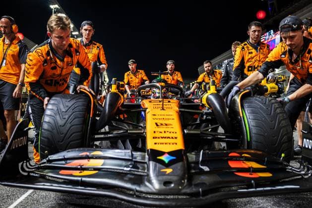 Marina Bay Street Circuit, Singapore, Singapore. 5.October.2025; Oscar Piastri of Australia and McLaren F1 Team during Formula One Singapore Grand Prix  aflo_306027658