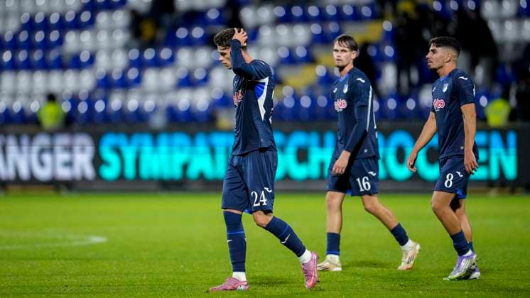 v li Luca Erlein TSG II 24 , Yannis Hör TSG II, 16 , Diren Dagdeviren TSG II, 8 , TSG 1899 Hoffenheim II U23 players , disappointed about the defeat, disappointment after the final whistle, highlight, loser, lost, frustration, disappointed, pessimistic, 05 10 2025, Sinsheim Germany , Soccer, 3 Liga, TSG 1899 Hoffenheim II VfB Stuttgart II, DFB DFL REGULATIONS PROHIBIT ANY USE OF PHOTOGRAPHS AS IMAGE SEQUENCES AND OR QUASI VIDEO xozx