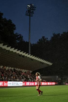 Google Pixel Womens Bundesliga 2025 2026 1 FC Köln Bayer 04 Leverkusen No more light at Franz Kremer Stadium Match abandoned in Cologne Sandra Maria Jessen FC, 6 Köln Franz Kremer Stadion NRW Germany