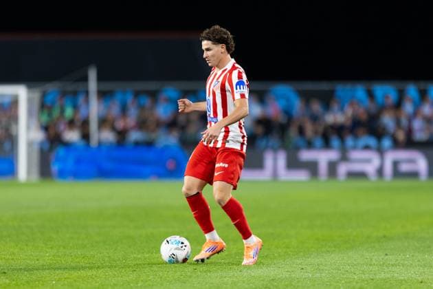 Real Club Celta de Vigo v Club Atletico de Madrid - LaLiga EA Sports VIGO, SPAIN - OCTOBER 5: Julian Alvarez of Atletico de Madrid runs with the ball during the LaLiga EA Sports match between Real Club Celta de Vigo and Club Atletico de Madrid at Estadio Abanca-Balaidos on October 5, 2025 in Vigo, Spain. (Photos by Diego Simon Photo Players Images Magara Press) Vigo Estadio Abanca-Balaidos Spain Copyright: xDiegoxSimonx