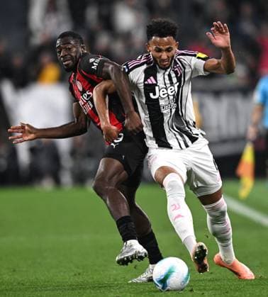 Db Torino 05 10 2025 - campionato di calcio serie A Juventus-Milan foto Daniele Buffa Image nella foto: Lloyd Kelly-Youssouf Fofana 