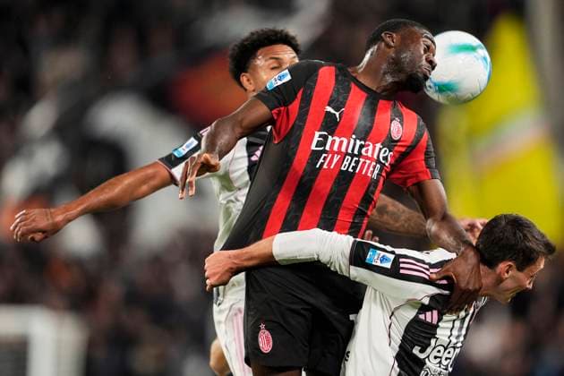 AC Milan s Youssouf Fofana jumps for the ball with JuventusÕs Andrea Cambiaso during the Serie A soccer match between Juventus Fc and Milan at the Juventus Stadium in Turin, north west Italy - October 5, 2025. - Soccer  Copyright: xFabioxFerrari LaPressex