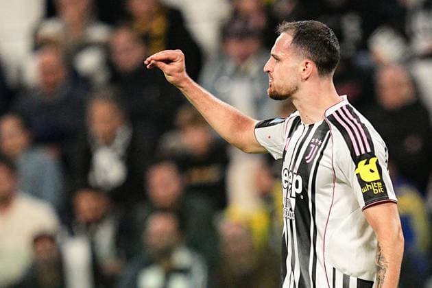 Juventus Federico Gatti gesture during the Serie A soccer match between Juventus and Milan at the Allianz Stadium in Turin, north west Italy - Saturday, October 05, 2025. - Soccer .  Copyright: xMarcoxAlpozzi LaPressex