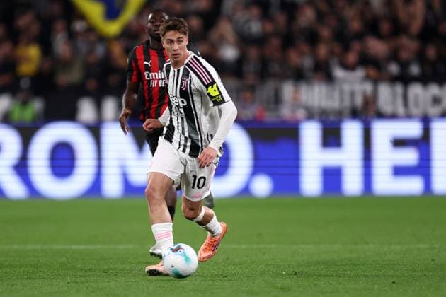 Kenan Yildiz (Juventus Fc) controls the ball, Serie A, Juventus FC v Ac Milan, Allianz Stadium, October 5, 2025, Turin, Italy.