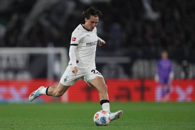 Rocco Reitz (Borussia Mönchengladbach) in Aktion, am Ball, Einzelaktion waehrend des spiels der Bundesliga zwischen Borussia Mönchengladbach und Club Freiburg, Stadion im Borussia-Park am 05. October 2025 in Mönchengladbach, Deutschland. (Foto von Oliver Kaelke DeFodi Images) +++ Rocco Reitz (Borussia Mönchengladbach) controls the ball during the Bundesliga match between Borussia Mönchengladbach and Sport-Club Freiburg at Stadion im Borussia-Park on October 5, 2025 in Mönchengladbach, Germany. (Photo by Oliver Kaelke DeFodi Images) DFL regulations prohibit any use of photographs as image sequences and or quasi-video. (Photo by Oliver Kaelke DeFodi Images) Rocco Reitz Borussia Mönchengladbach in action, on the ball, individual action during the Bundesliga match between Borussia Mönchengladbach and Sport Club Freiburg, Stadion im Borussia Park on October 05, 2025 in Mönchengladbach, Germany Photo by Oliver Kaelke DeFodi Images Rocco Reitz Borussia Mönchengladbach controls the ball during the Bundesliga match between Borussia Mönchengladbach and Sport Club Freiburg at Stadion im Borussia Park on October 5, 2025 in Mönchengladbach, Germany Photo by Oliver Kaelke DeFodi Images DFL regulations prohibit any use of photographs as image sequences and or quasi video Photo by Oliver Kaelke DeFodi Images