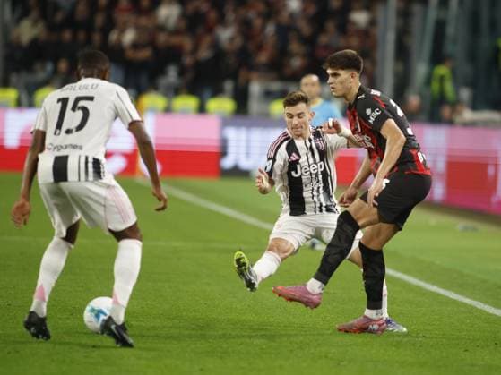 Davide Bartesaghi of AC Milan during the Italian Serie A, 2025-2026 season, football match between Juventus FC and AC Milan on 05 October 2025 at Juventus Stadium, Turin, Italy. Photo Nderim Kaceli  Copyright: xNderimxKaceli IPAxSportx xipa-agency.netx xx IPA_66203098 IPA_Agency_IPA66203098
