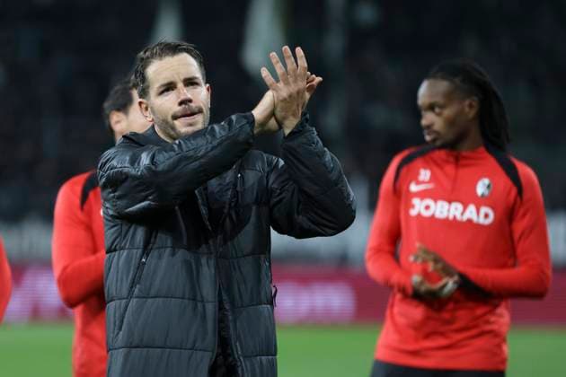 Christian Guenter (SC Freiburg) gestikuliert, Gestik waehrend des spiels der Bundesliga zwischen Borussia Mönchengladbach und Club Freiburg, Stadion im Borussia-Park am 05. October 2025 in Mönchengladbach, Deutschland. (Foto von Oliver Kaelke DeFodi Images) +++ Christian Guenter (SC Freiburg) gestures during the Bundesliga match between Borussia Mönchengladbach and Sport-Club Freiburg at Stadion im Borussia-Park on October 5, 2025 in Mönchengladbach, Germany. (Photo by Oliver Kaelke DeFodi Images) DFL regulations prohibit any use of photographs as image sequences and or quasi-video. (Photo by Oliver Kaelke DeFodi Images) Christian Guenter SC Freiburg gestures, gestures during the Bundesliga match between Borussia Mönchengladbach and Sport Club Freiburg, Stadion im Borussia Park am 05 October 2025 in Mönchengladbach, Germany Photo by Oliver Kaelke DeFodi Images Christian Guenter SC Freiburg gestures during the Bundesliga match between Borussia Mönchengladbach and Sport Club Freiburg at Stadion im Borussia Park on October 5, 2025 in Mönchengladbach, Germany Photo by Oliver Kaelke DeFodi Images DFL regulations prohibit any use of photographs as image sequences and or quasi video Photo by Oliver Kaelke DeFodi Images