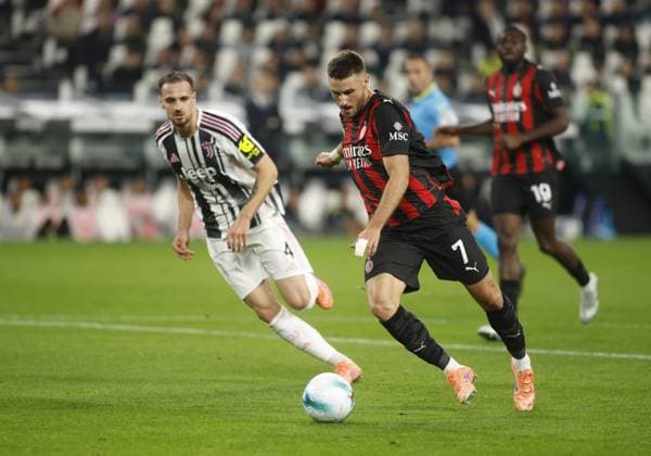 Santiago Gimenez of AC Milan during the Italian Serie A, 2025-2026 season, football match between Juventus FC and AC Milan on 05 October 2025 at Juventus Stadium, Turin, Italy. Photo Nderim Kaceli  Copyright: xNderimxKaceli IPAxSportx xipa-agency.netx xx IPA_66203163 IPA_Agency_IPA66203163