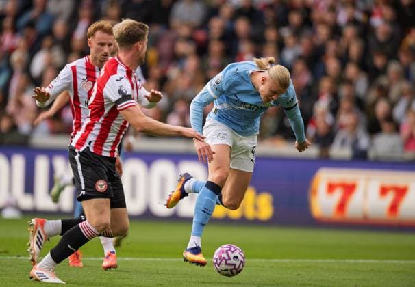 Brentford v Manchester City Premier League Erling Haaland of Manchester City scores his first goal during the Premier League match at the Gtech Community Stadium, Brentford UK Newspapers OUT Copyright: xGraemexWilcocksonx FIL-22323-0149