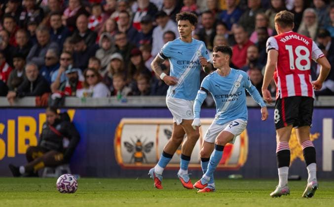 Brentford v Manchester City Premier League Phil Foden of Manchester City passes the ball during the Premier League match at the Gtech Community Stadium, Brentford UK Newspapers OUT Copyright: xGraemexWilcocksonx FIL-22323-0155