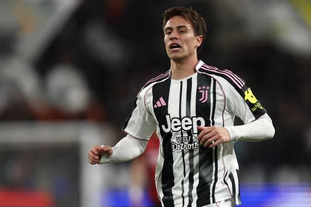 Juventus Fc - Ac Milan Kenan Yildiz of Juventus Fc looks on during the Serie A match beetween Juventus Fc and Ac Milan at Allianz Stadium on October 5, 2025 in Turin, Italy . Torino Allianz Stadium Italy Copyright: xMarcoxCanonierox