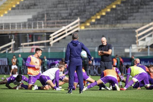 CALCIO - Serie A - ACF Fiorentina vs AS Roma ACR Fiorentina head coach Stefano Pioli gestures during ACF Fiorentina vs AS Roma, Italian soccer Serie A match in Florence, Italy, October 05 2025 Florence Italy  Copyright: xIPAxSport ABACAx