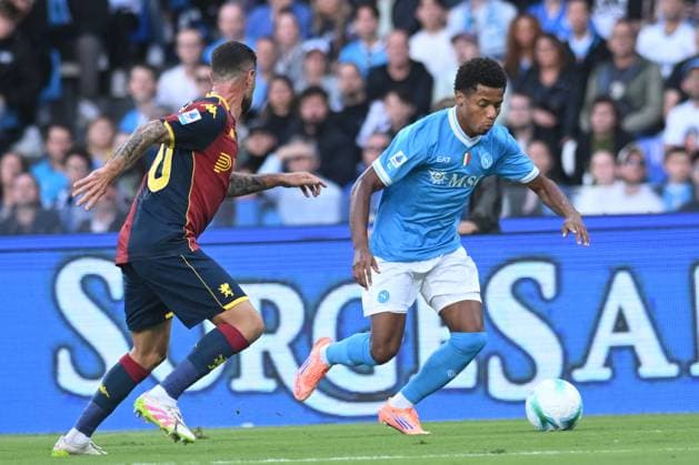CALCIO - Serie A - SSC Napoli vs Genoa CFC David Neres of SSC Napoli competes for the ball with Stefano Sabelli of Genoa CFC during the Serie A Enelive between SSC Napoli vs Genoa CFC at Diego Armando Maradona Stadium Naples Italy  Copyright: xIPAxSport ABACAx