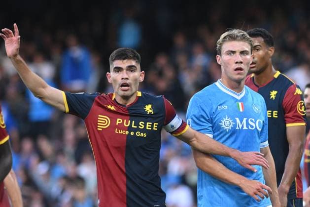 CALCIO - Serie A - SSC Napoli vs Genoa CFC Rasmus Hojlund of SSC Napoli and Johan Vasquez of Genoa CFC during the Serie A Enelive between SSC Napoli vs Genoa CFC at Diego Armando Maradona Stadium Naples Italy  Copyright: xIPAxSport ABACAx
