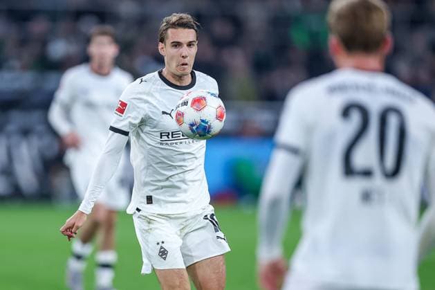 05 10 2025, Football, Borussia Mönchengladbach SC Freiburg, 1 Fußball Bundesliga, Borussia Park, Saison 2025 2026 Florian Neuhaus Borussia Mönchengladbach 10 DFB regulations prohibit any use of photographs as image sequences and or quasi video Nordrhein Westfalen Germany