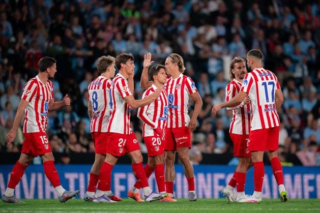 ESP: RC Celta and Atletico de Madrid. La Liga EA Sports. Date 8 Atletico de Madrid players celebrate after the 0-1 during the UEFA Europa League match, between RC Celta de Vigo and Atletico de Madrid, Date 8, Abanca Balaidos Stadium on October 5, 2025 in Vigo, Spain. kpng Copyright: xPedroxMinax xPRESSINx PM_251005_CEL_ATM_2525_1852