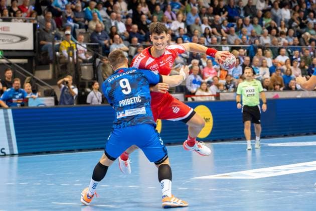Handball I Men I Season 2025 2026 I Bundesliga I 7 Matchday I TVB Stuttgart MT Melsungen I 05 10 2025 Nikolaj Enderleit 4, MT Melsungen defended by Gianfranco Pribetic 9, TVB Stuttgart Stuttgart Porsche Arena Baden Württemberg Germany Copyright: xLobeca MaxxPetershansx