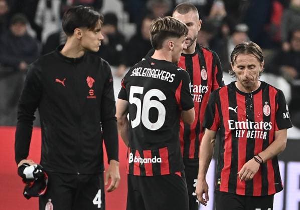 Juventus v AC Milan - Serie A TURIN, ITALY - OCTOBER 5: AC Milan s midfielder Luka Modric(R) leaves the pitch at the end of the Italian Serie A football match between Juventus and Ac Milan at Allianz stadium in Turin on October 5, 2025. Isabella Bonotto Anadolu Turin Italy. Editorial use only. Please get in touch for any other usage.  Copyright: x2025xAnadoluxIsabellaxBonottox