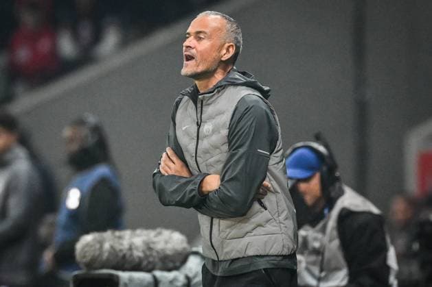 October 5, 2025, Villeneuve-D ascq, France, France: Luis ENRIQUE of PSG during the Ligue 1 match between Lille OSC (LOSC) and Paris Saint-Germain (PSG) at Pierre Mauroy Stadium on October 05, 2025 in Villeneuve-d Ascq near Lille, France. Villeneuve-D ascq France - ZUMAm308 20251005_zsp_m308_002 Copyright: xMatthieuxMirvillex