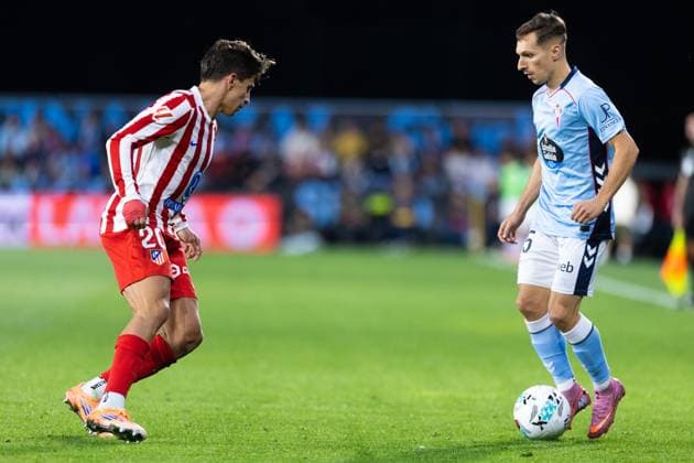 Real Club Celta de Vigo v Club Atletico de Madrid - LaLiga EA Sports VIGO, SPAIN - OCTOBER 5: Bryan Zaragoza of RC Celta de Vigo competes for the ball with Giuliano Simeone of Atletico de Madrid during the LaLiga EA Sports match between Real Club Celta de Vigo and Club Atletico de Madrid at Estadio Abanca-Balaidos on October 5, 2025 in Vigo, Spain. (Photos by Diego Simon Photo Players Images Magara Press) Vigo Estadio Abanca-Balaidos Spain Copyright: xDiegoxSimonx