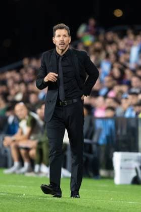 Real Club Celta de Vigo v Club Atletico de Madrid - LaLiga EA Sports VIGO, SPAIN - OCTOBER 5: Diego Pablo Simeone of Atletico de Madrid looks on during the LaLiga EA Sports match between Real Club Celta de Vigo and Club Atletico de Madrid at Estadio Abanca-Balaidos on October 5, 2025 in Vigo, Spain. (Photos by Diego Simon Photo Players Images Magara Press) Vigo Estadio Abanca-Balaidos Spain Copyright: xDiegoxSimonx